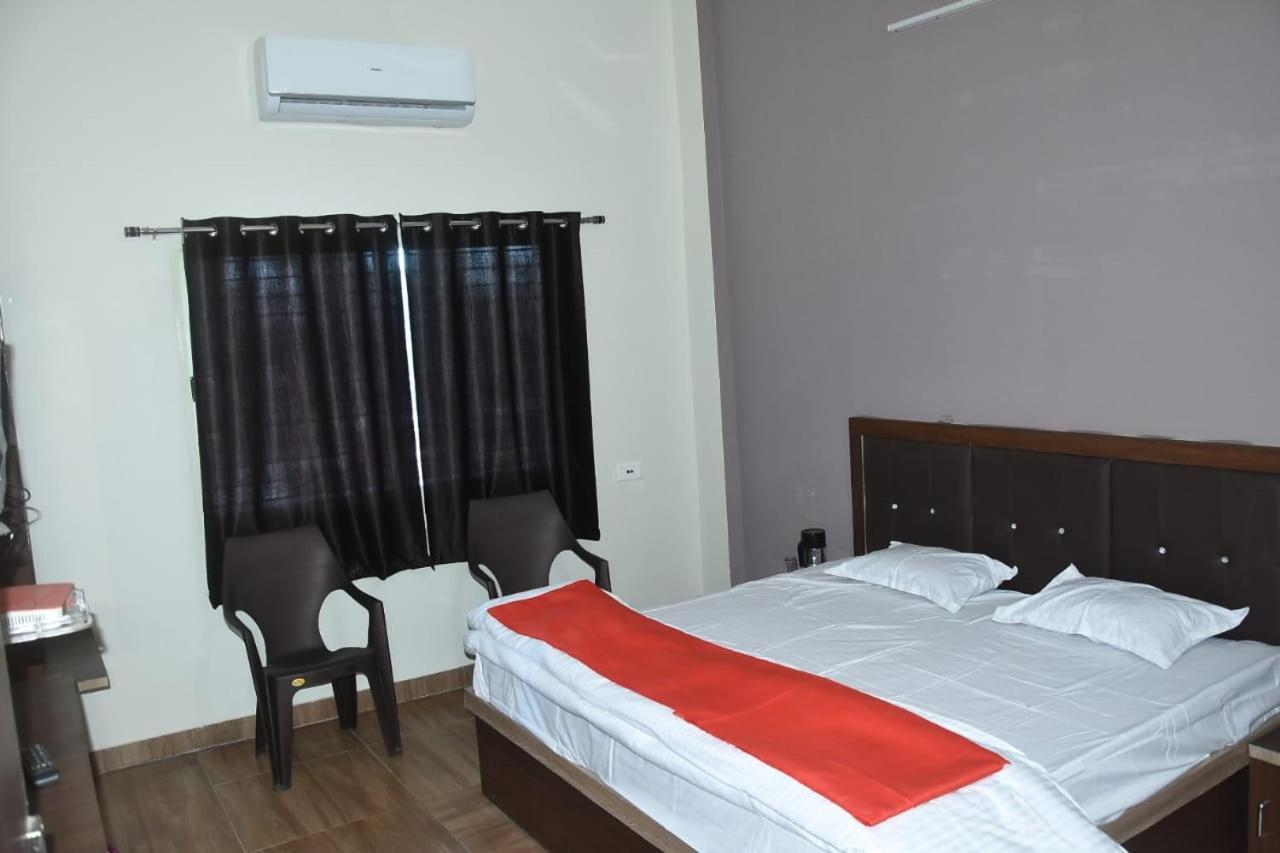 Hotel Shivanjali Palace Ujjain Extérieur photo